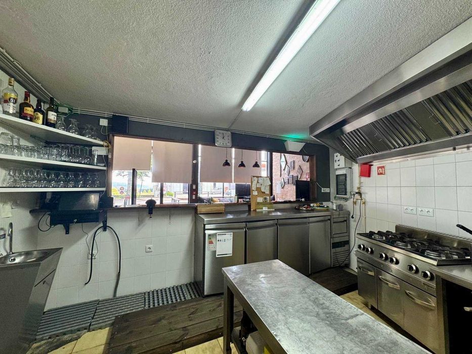 Cessão exploração Café / Snack-Bar Totalmente Equipado - Pronto a Funcionar
