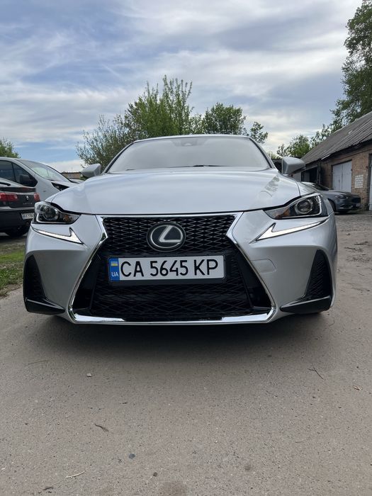 Lexus is 200t 2017