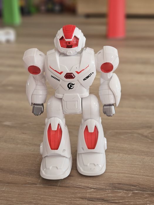 Робот зі звуком, рухами