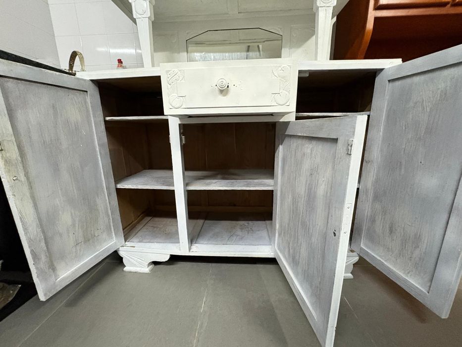 Armário Branco restaurado