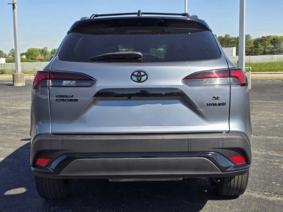 Toyota Corolla Cross Hybrid      2023