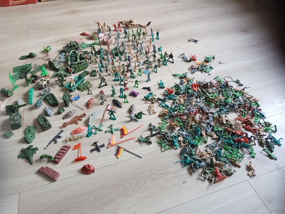 Duży zestaw, 250 żołnierzy+100 innych
