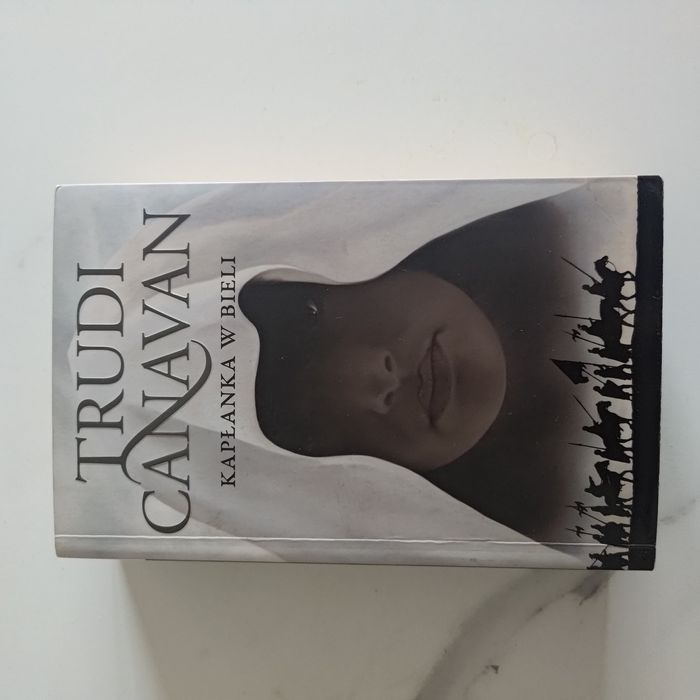 Trudi Canavan Kapłanka w Bieli