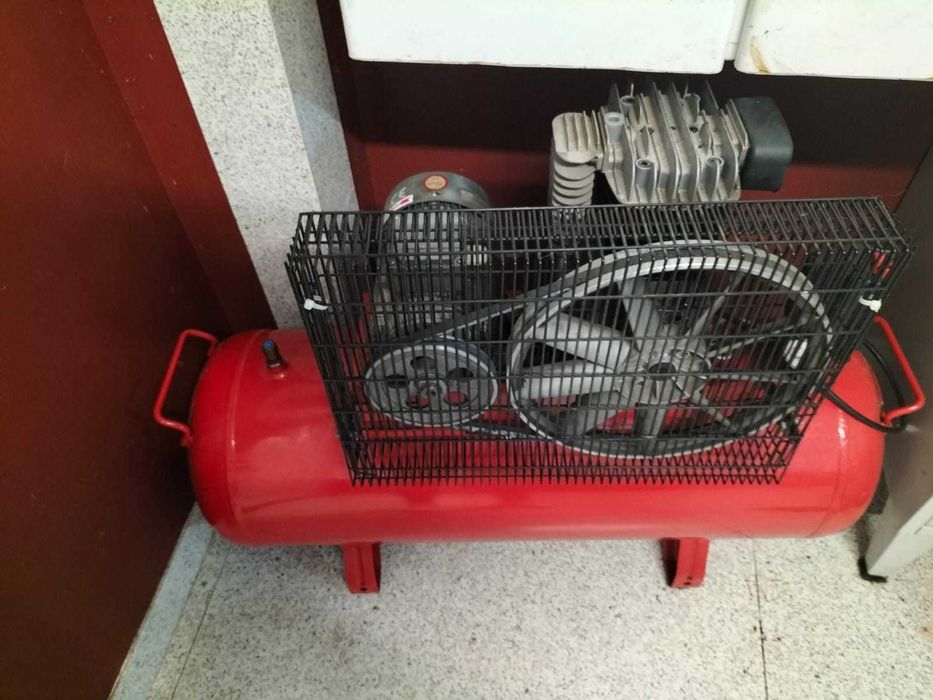 Compressor Trifásico de 100L