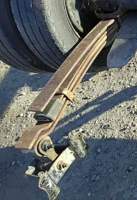 Resor resory tylne tył Ford Transit MK6 Bliźniak