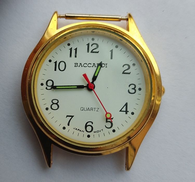 Zegarek kwarcowy marki Baccardi.
