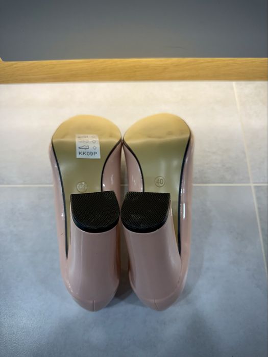 Buty na obcasie - Różowe - 40 - NOWE