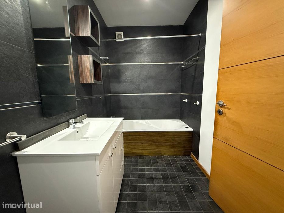T3 Duplex com Varanda em Paredes