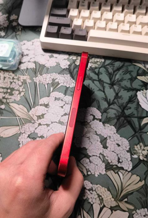 iPhone 13 128GB red with carrier lock