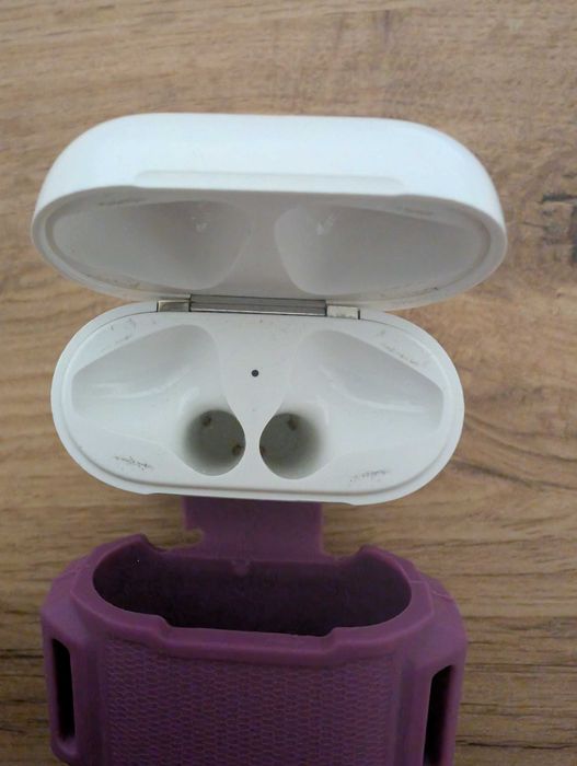 Caixa dos airpods 1 geração e capa (os airpods avariaram)