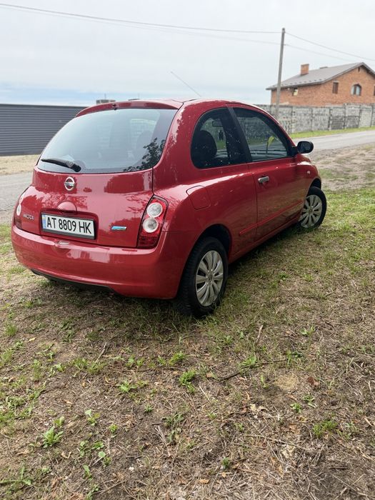автомобіль Nissan Micra