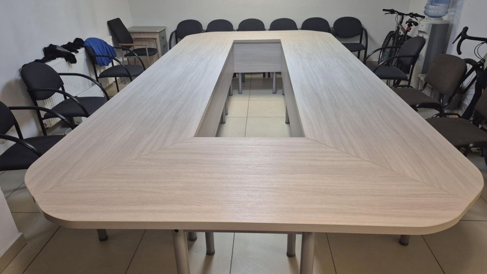 Stół konferencyjny