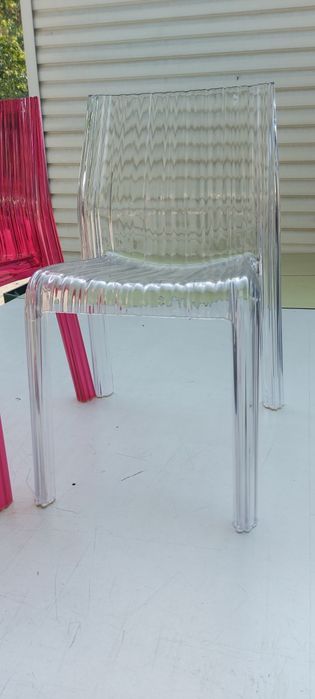 krzesło Kartell Frilly różowe i transparentne