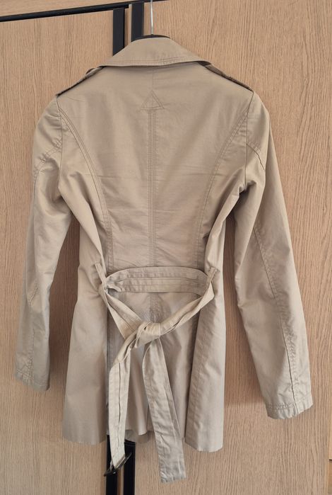 Krótki trencz Stradivarius