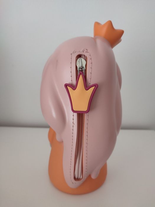 Estojo em forma de boneca