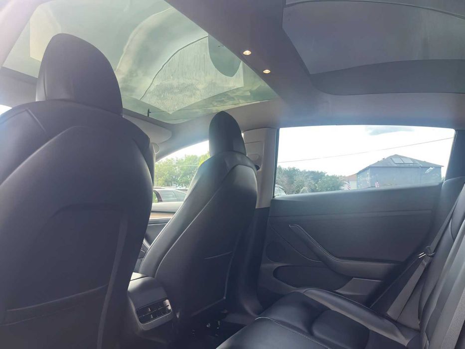 Tesla Model 3 Long Range      2022