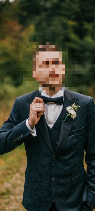 Garnitur ślubny  z marynarka spodniami i Muchą