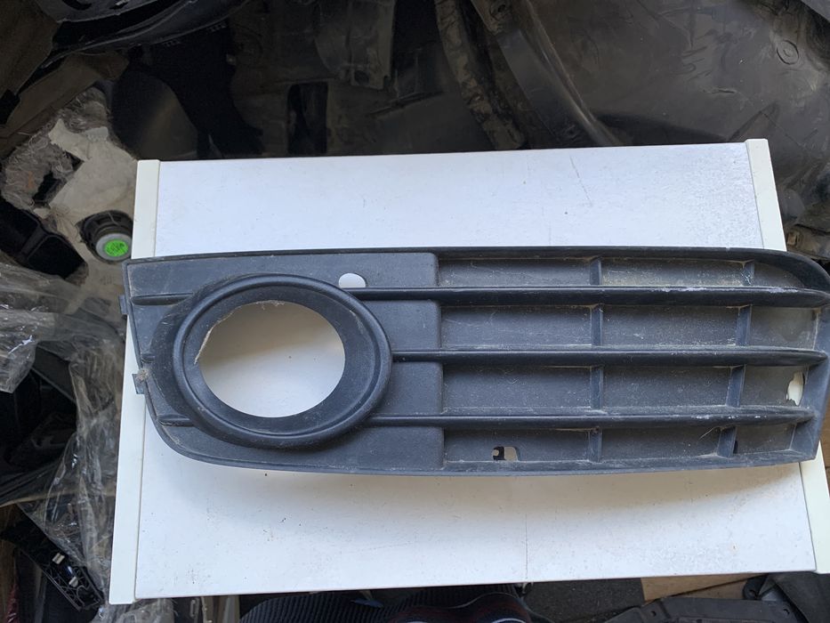 Grelha inferior farol nevoeiro Audi A4 2010