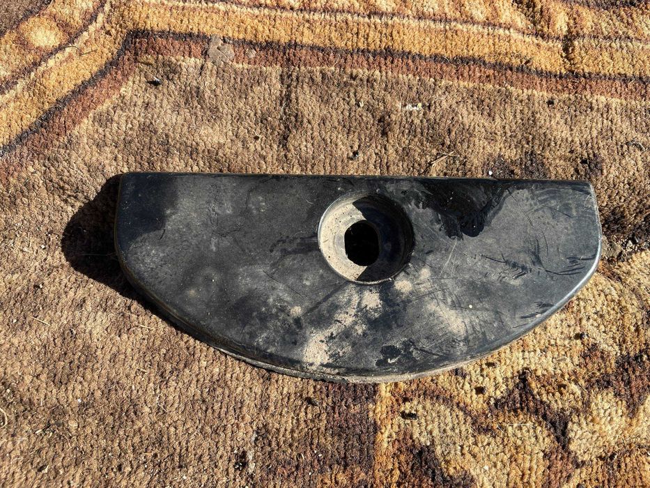 Декоративна пластмасова накладка моторчика дворників кришки багажника