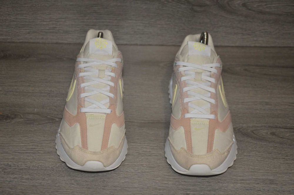 Продам кросівки Фірма Nike Air Max Dawn .