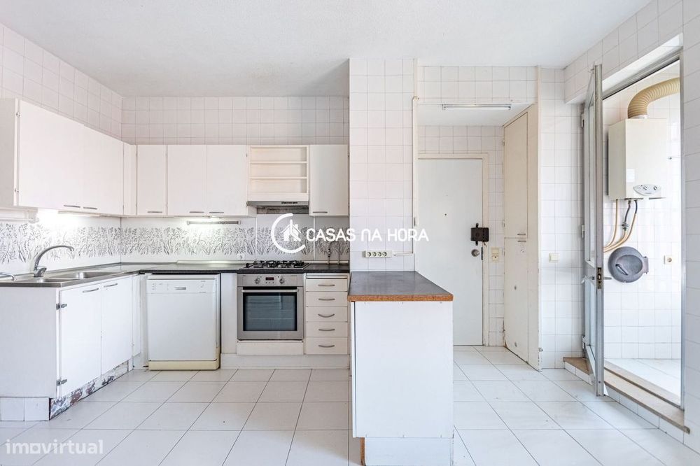Apartamento T2 para renovação com vista mar  Alto da Barra, Oeiras