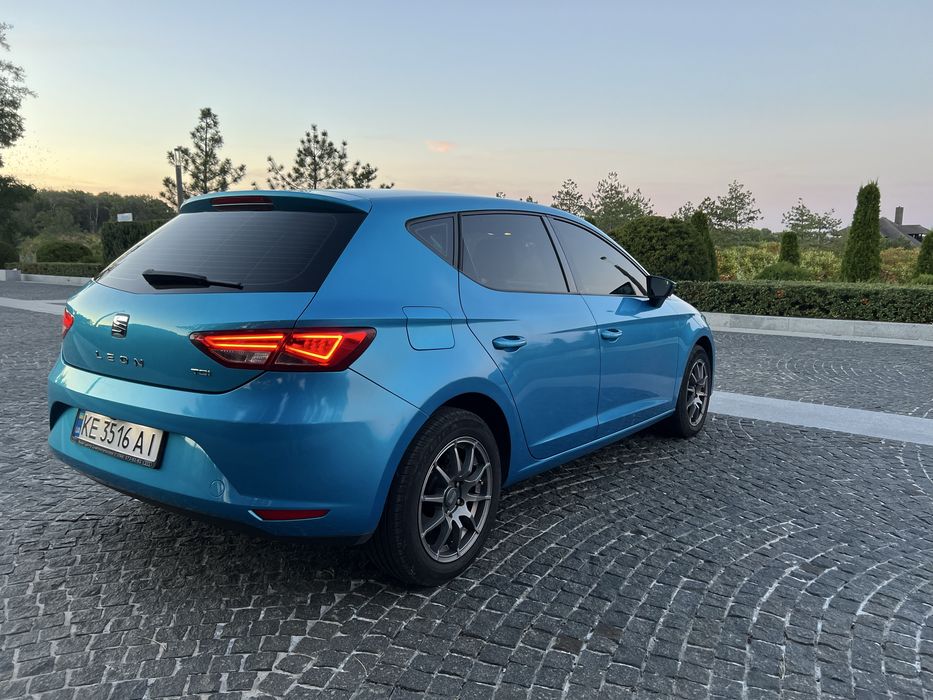Автомобіль SEAT Leon 2015 року
