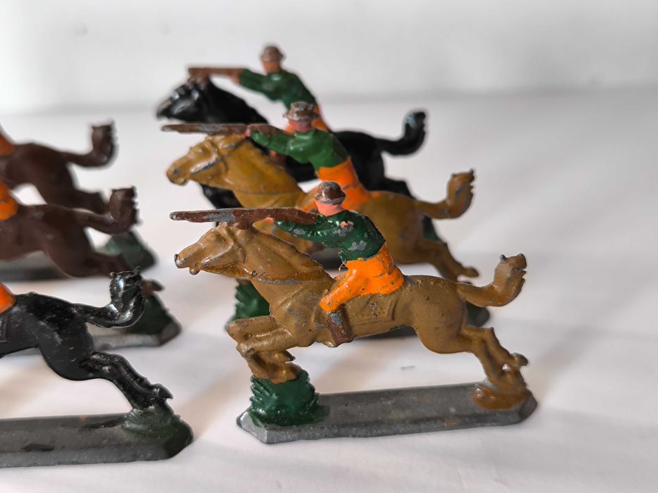 9 Soldados / Bonecos Chumbo RADAR ? - 4cm - Soldadinho a Cavalo