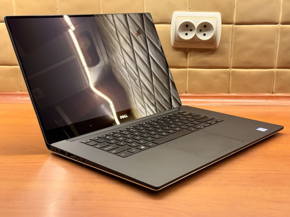 Dell XPS 15 9550, i7-6700HQ, GTX 960m, 4K Touch, 16 RAM, 256 ssd