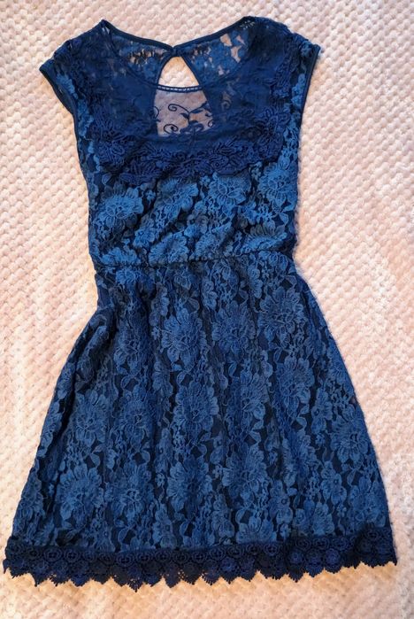 Piękna granatowa sukienka marki Sequin Hearts