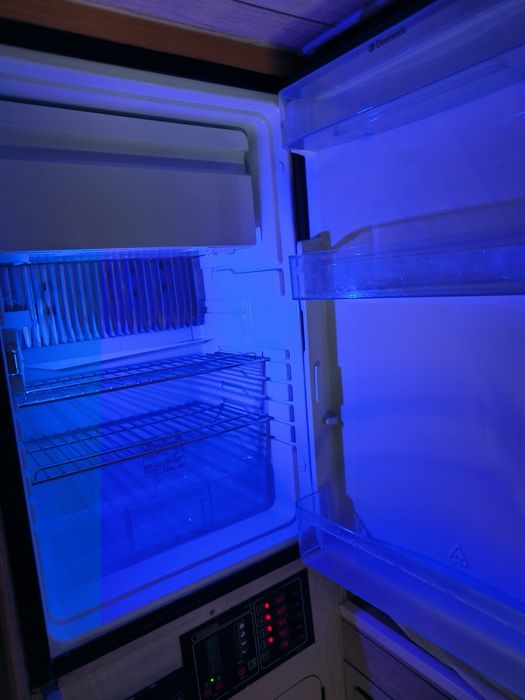 Frigorífico trivalente dometic RM8411 gás 12v 220v