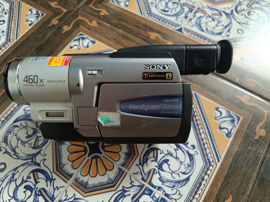 Продам відеокамеру Sony Handycam Vision CCD-TRV68        гарному стані.