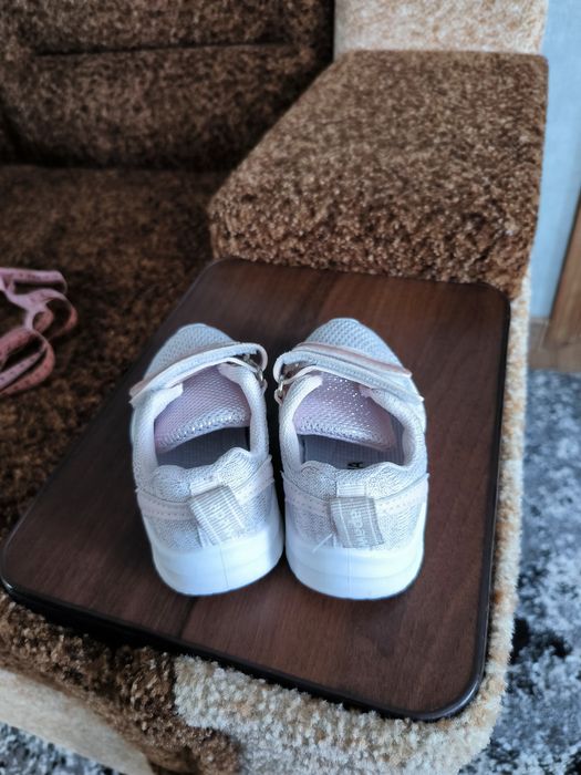 Продам кросівки 21 р.