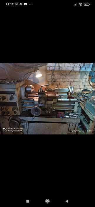 Токарный станок ОТ5, слесарный стол.