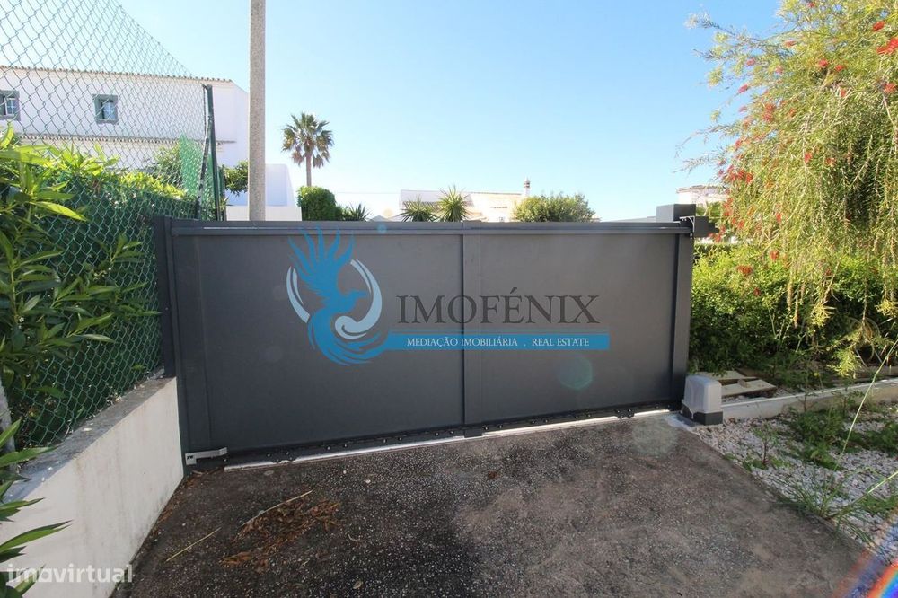 Moradia T2 Térrea com Projeto de Ampliação, Piscina e Excelente Locali
