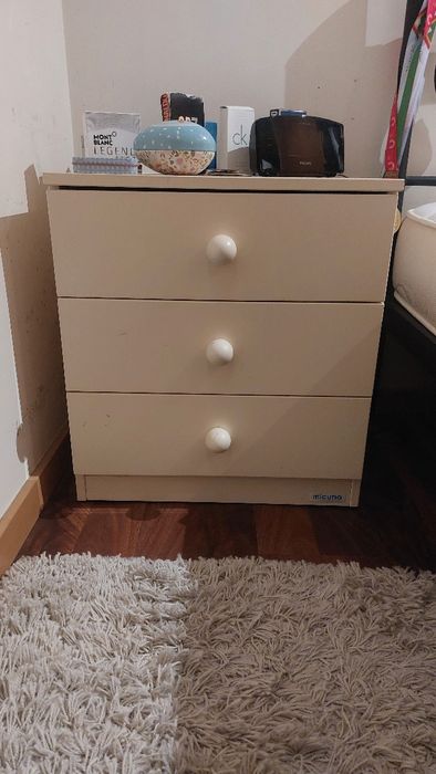 Mesinha de cabeceira