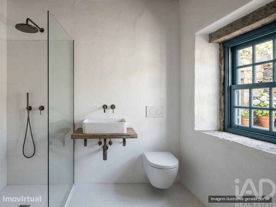 Casa tradicional T3 em Ribeiras de 207,00 m2