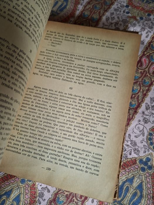 Antigo livro de leitura para o ensino técnico profissional