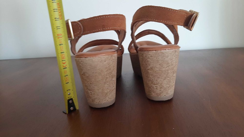 COMO NOVAS Sandálias compensadas cunha pele/camurça castanho mel 36