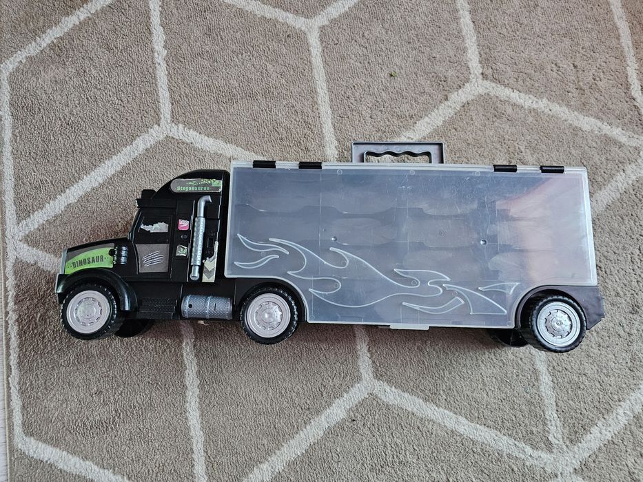 Ciężarówka transporter na hot whellsy