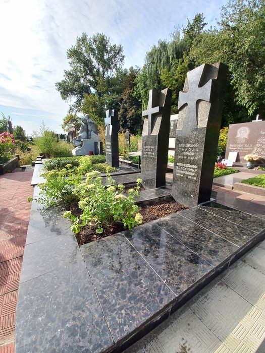 Уборка  и уход могил КИЕВ