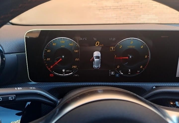 Mercedes-Benz A180 d AMG Line (09/2019) - Histórico na Marca - Impecável!