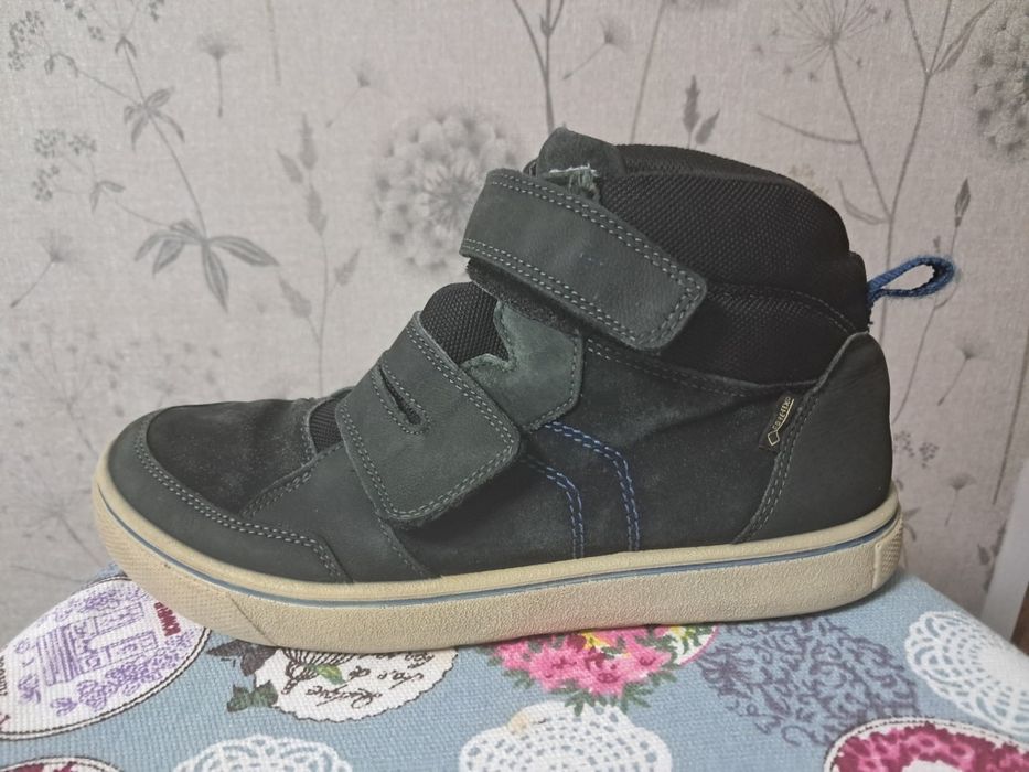 Продам для мальчика демисизоные ботинки еcco 37размер