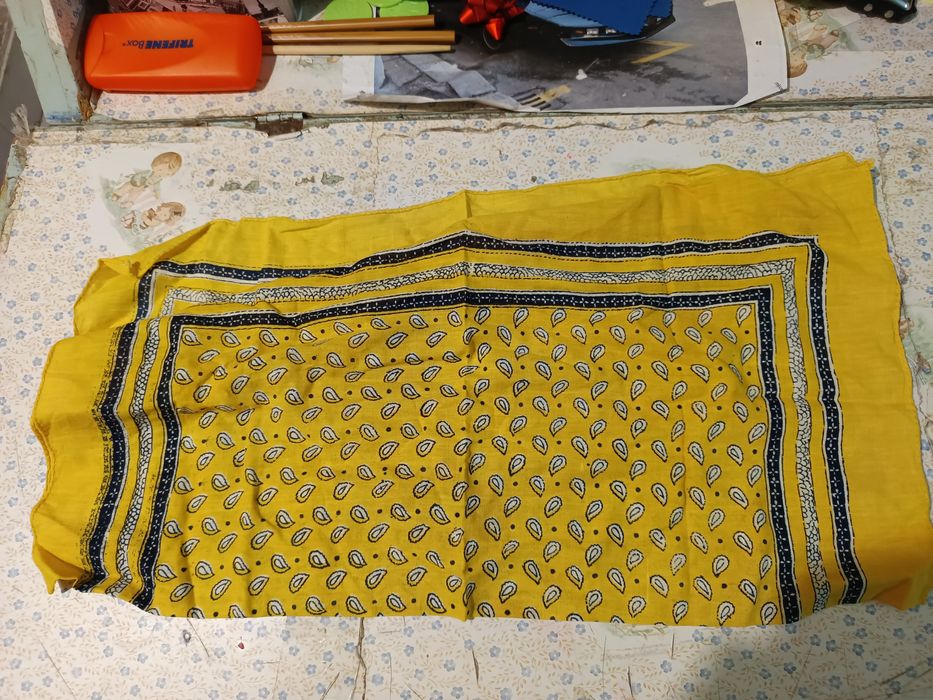 Vendo cachecol amarelo bom estado