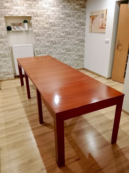 stol roskladany z krzeslami