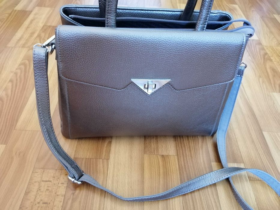 Сумка сірого кольору із сріблястим відтінком