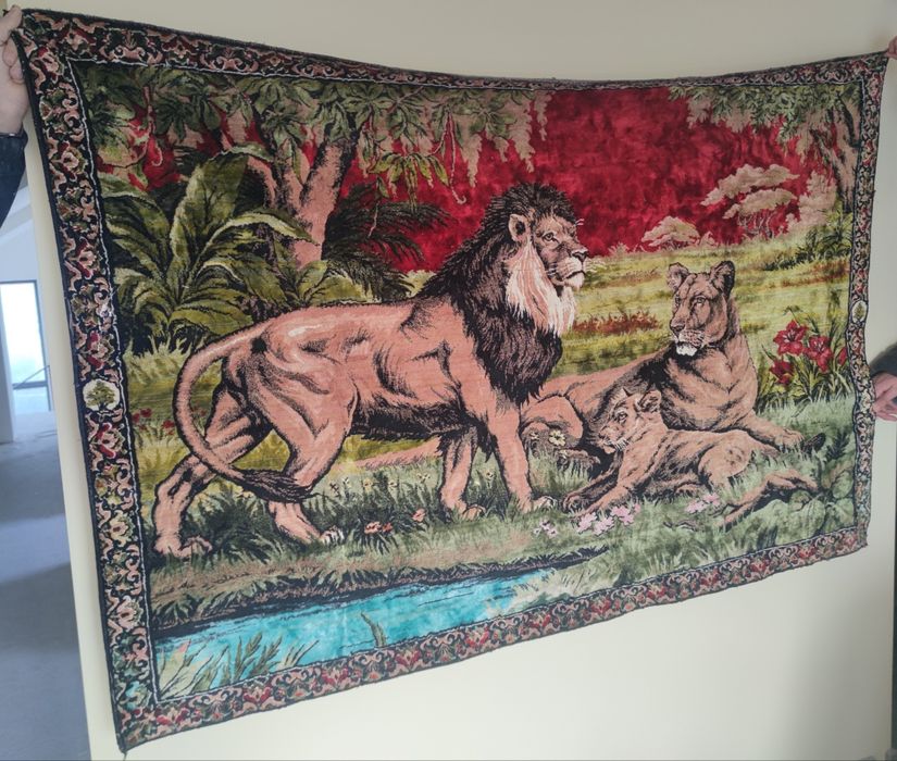 Tapeçaria de parede com leões – peça decorativa clássica em tecido