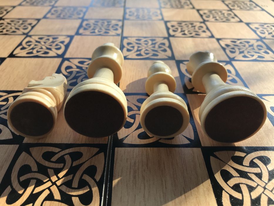 Шахмати шахи + Нарды Нові! дерев фигуры резные размер доски 51х52,5