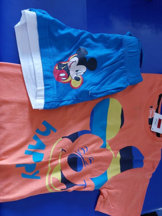 Conjunto Mickey de t-shirt e calções Novo