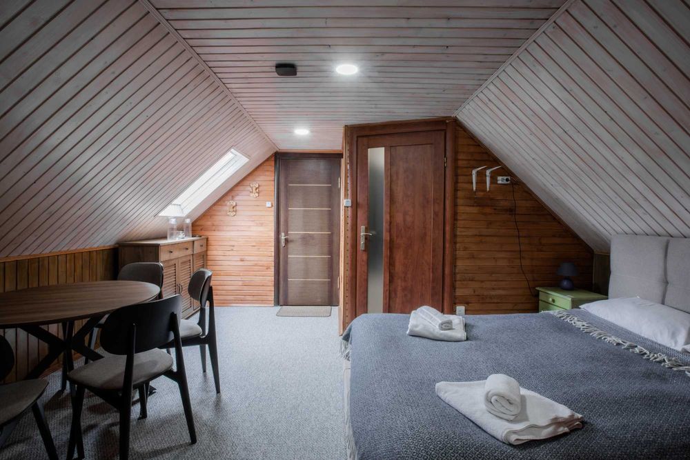 Оренда котеджу з лазнею 6-8 осіб біля лісу Буковель