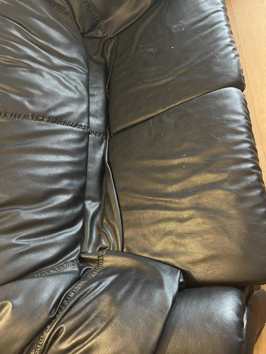 Sofas em couro preto usados mas como novos